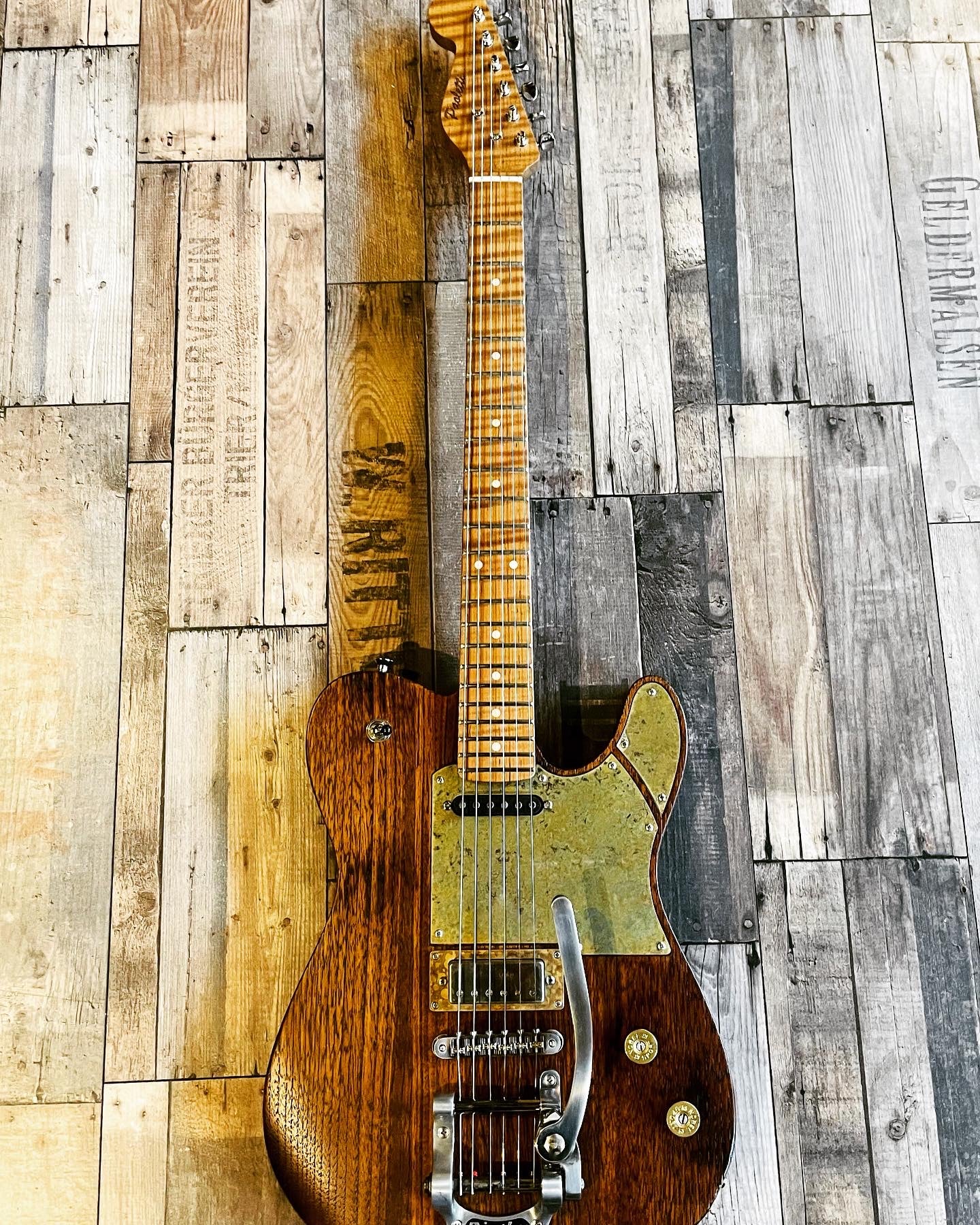 Paoletti, Custom Guitar